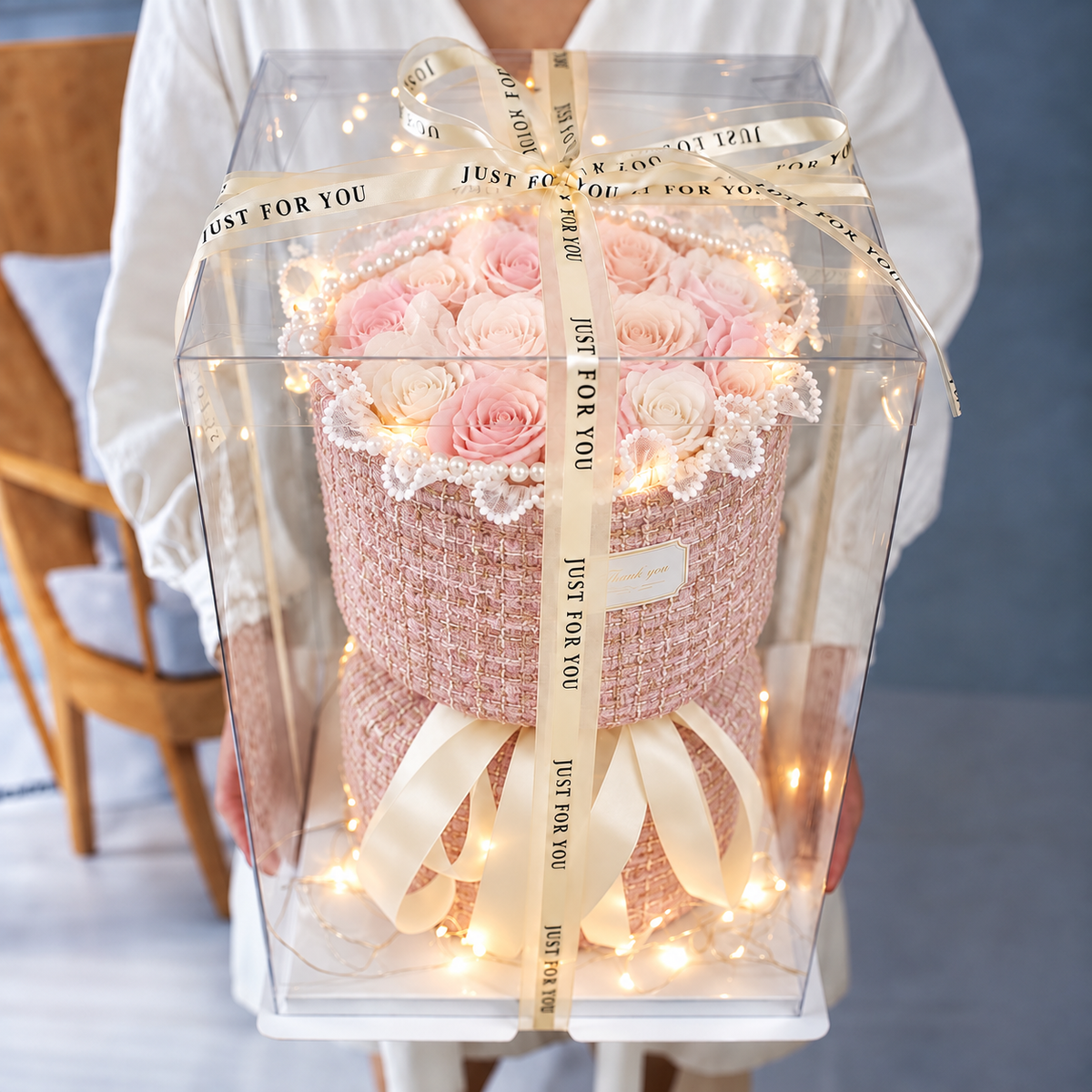 Aeterna, roses éternelles en savon rose et guirlande LED